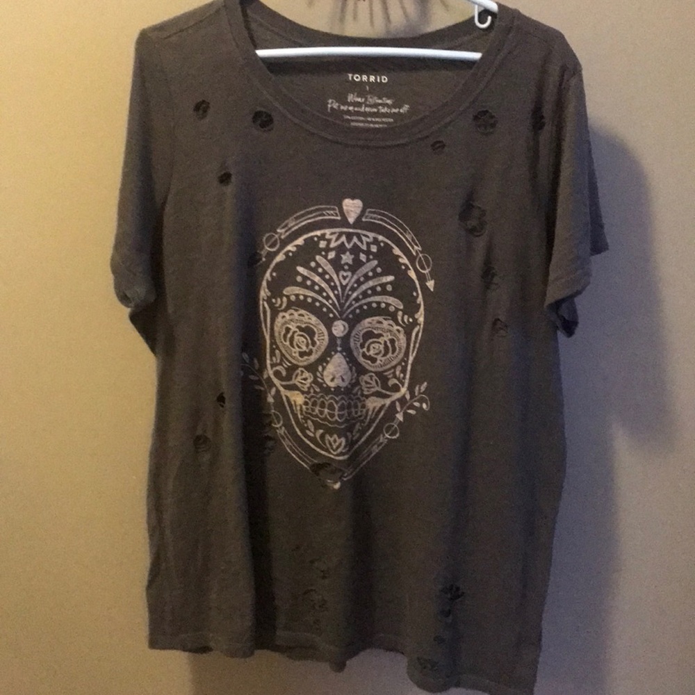Torrid Grey Skull Distressed T-shirt Size 1